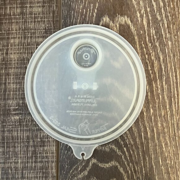 Tupperware Juice Container with Lid - Picture 11 of 12